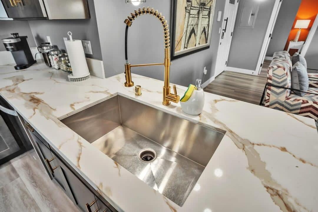 Professionals-Restaurants-Fastwifi-A C-Desk- Pets Apartment San Diego Exterior photo